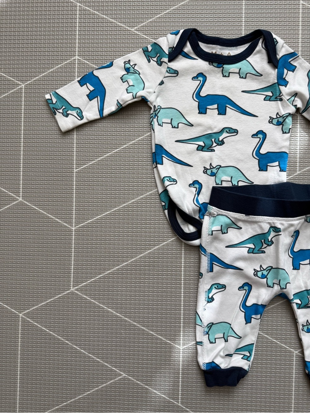 Monica & Andy|Baby boy Dinosaur long sleeve Bodysuit & pants matching set•••3-6M